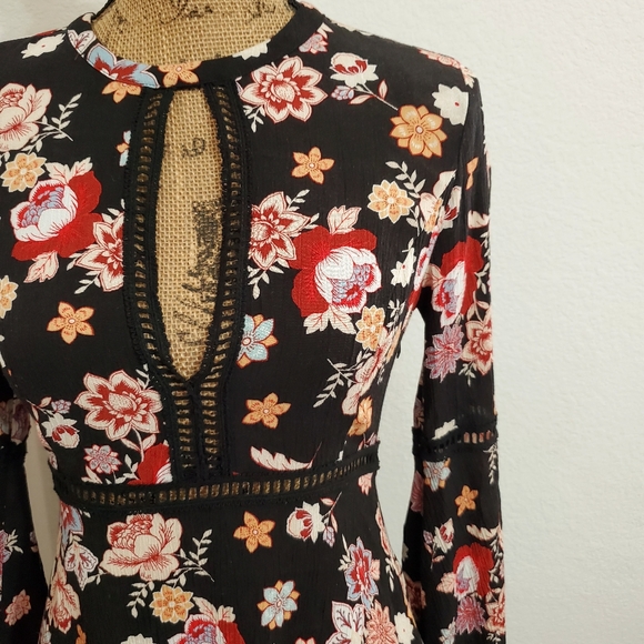 Forever 21 Dresses & Skirts - DRESS SALE $10 Forever 21 floral print  dress bell sleeve sz. Med EUC Boho